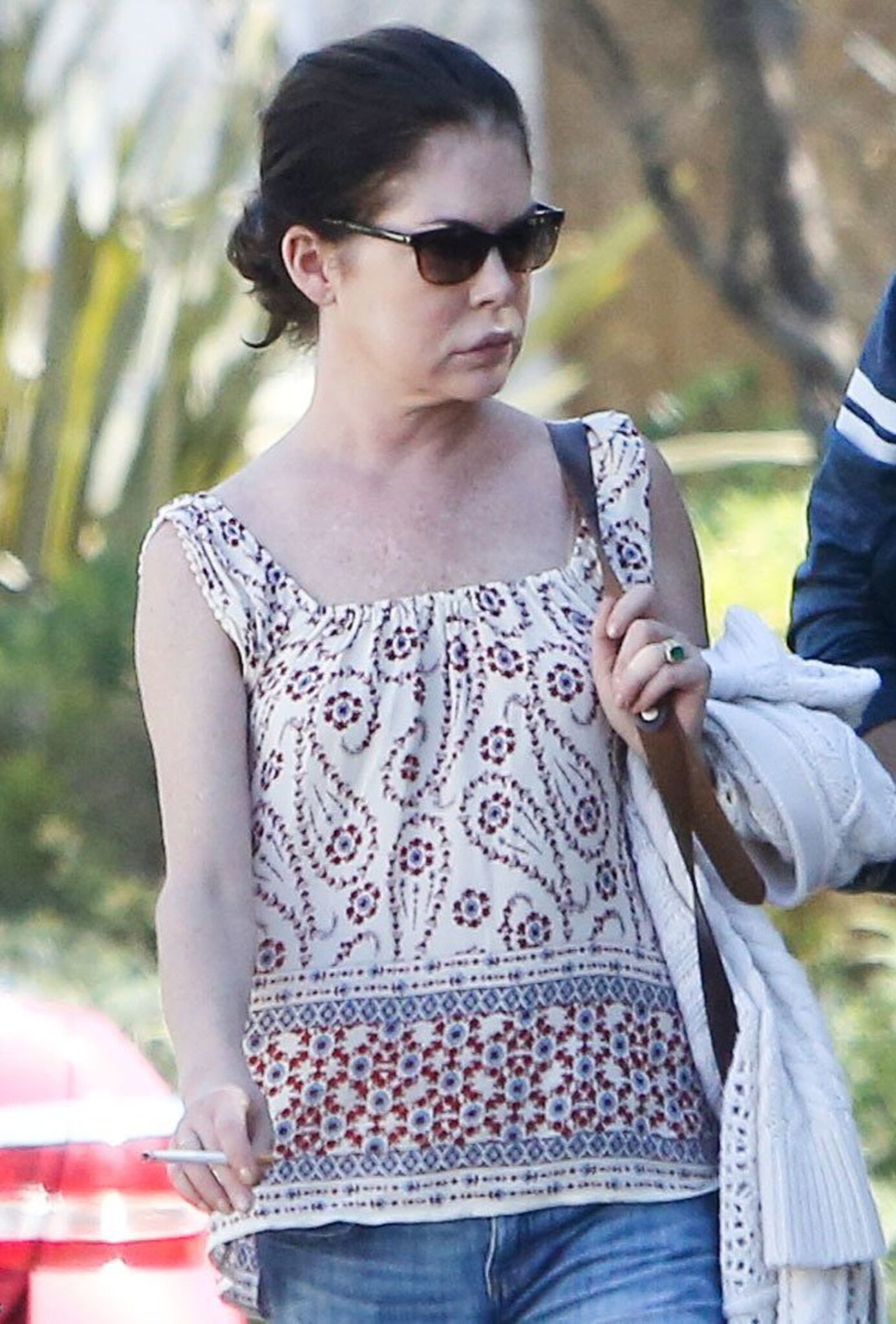 Lara Flynn Boyle Is Unrecognizable After Too Much Plastic Surgery
