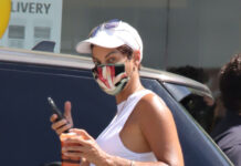 Eddie Murphy’s Ex-Wife Has Perfect Abs at 52