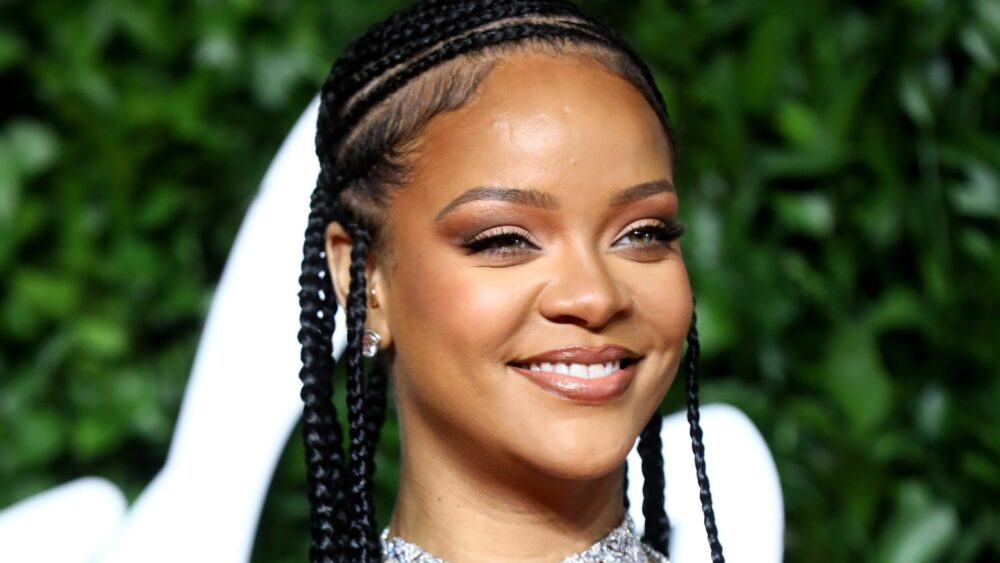 Rihanna Was Selling Clothes on the Street Until She Was 15 Verge Campus