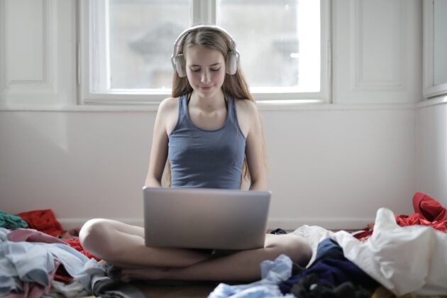 why listening to music while studying is good essay