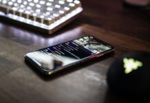 4 Pros And Cons Of Online Chat Sites