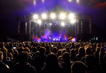 How Long Does It Take to Set Up a Stage for a Concert?