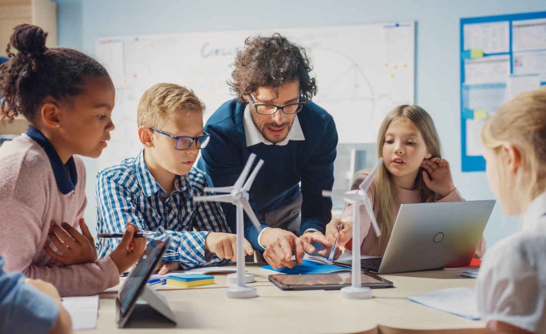 Revolutionizing the Classroom ─ How STEM Education Shapes Future ...