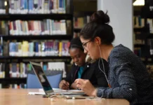 What Percentage of U.S. Students Study Fully Online in 2025?