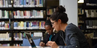 What Percentage of U.S. Students Study Fully Online in 2025?